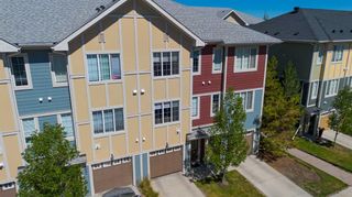 Photo 2: 422 Marquis Lane SE in Calgary: Mahogany Row/Townhouse for sale : MLS®# A2073910