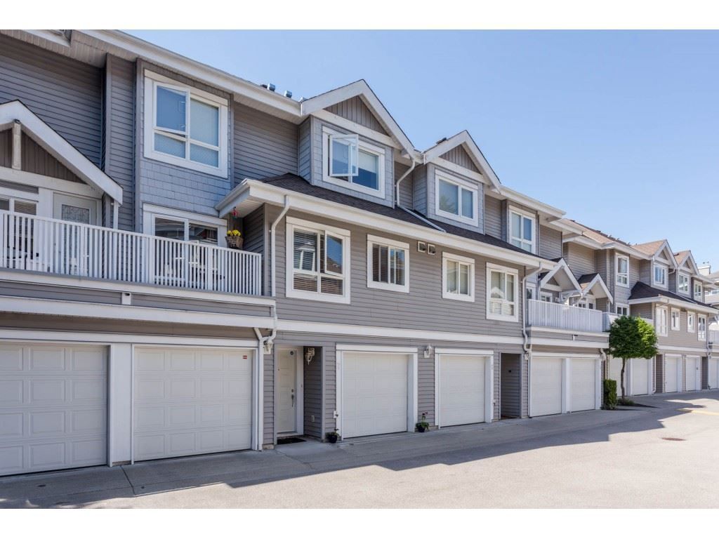 Main Photo: 7 8968 208 Street in Langley: Walnut Grove Townhouse for sale in "Cambridge Court" : MLS®# R2273061