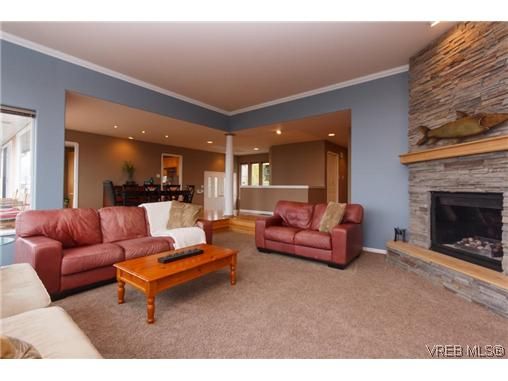 Photo 14: Photos: 808 Bexhill Pl in VICTORIA: Co Triangle House for sale (Colwood)  : MLS®# 628092