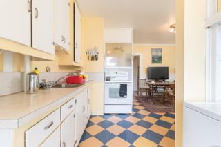 Photo 15: 2595 Cook St in Victoria: Vi Oaklands House for sale : MLS®# 933824