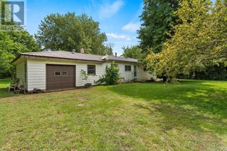 Photo 1: 35 VICTORIA ROAD in Pelee Island: House for sale : MLS®# 23016670