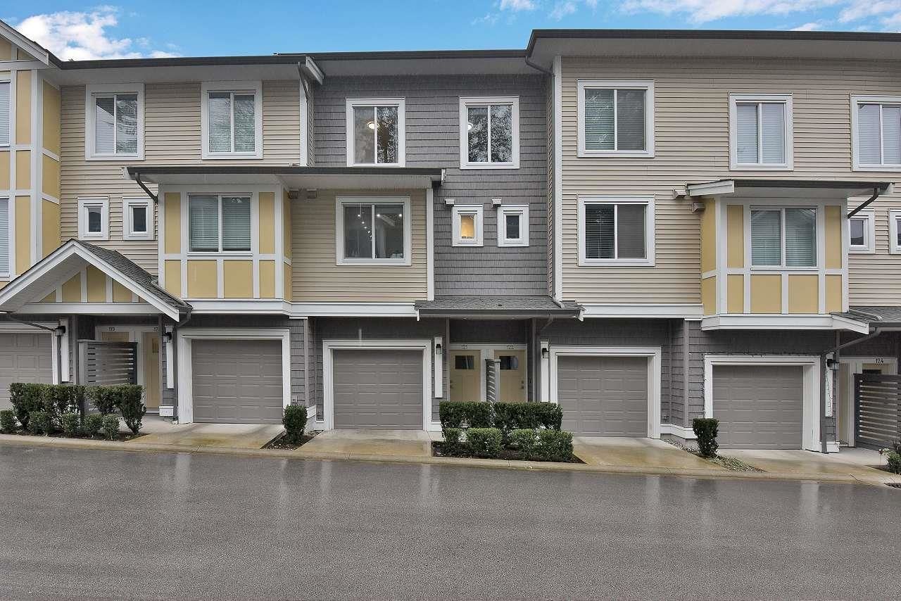 Main Photo: 121 9718 161A Street in Surrey: Fleetwood Tynehead Townhouse for sale in "Canopy" : MLS®# R2648861