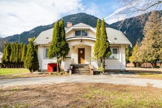 Photo 2: 39963 NORTH PARALLEL Road in Abbotsford: Sumas Mountain House for sale : MLS®# R2859037