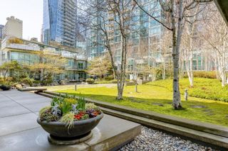 Photo 3: 1602 499 BROUGHTON Street in Vancouver: Coal Harbour Condo for sale (Vancouver West)  : MLS®# R2811618