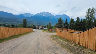 Photo 3: 3850 HENRY Road in Smithers: Smithers - Rural Manufactured Home for sale (Smithers And Area)  : MLS®# R2798643