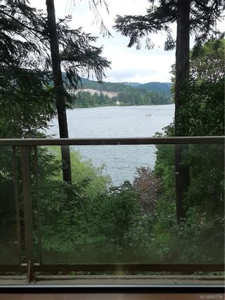 Photo 1: 2904 Leigh Rd in Langford: La Langford Lake House for sale : MLS®# 843794