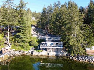 Photo 2: 4279 FRANCIS PENINSULA Road in Madeira Park: Pender Harbour Egmont House for sale (Sunshine Coast)  : MLS®# R2861094