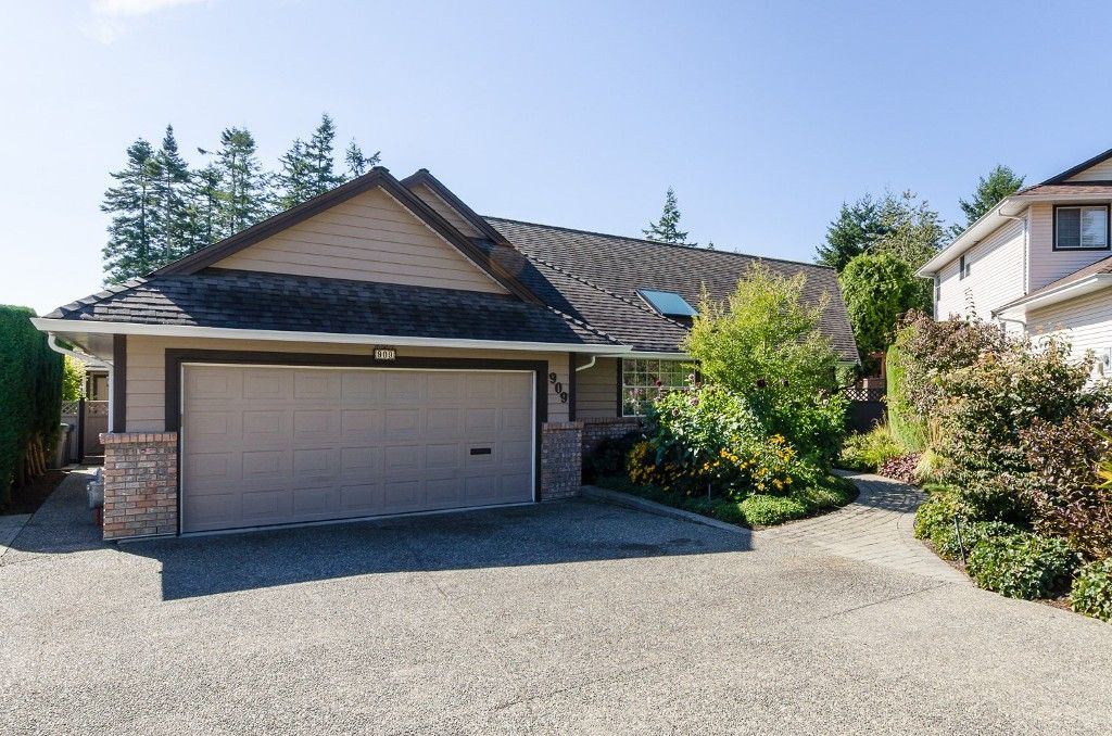 Main Photo: 909 164A Street in Surrey: King George Corridor House for sale (South Surrey White Rock)  : MLS®# R2002235