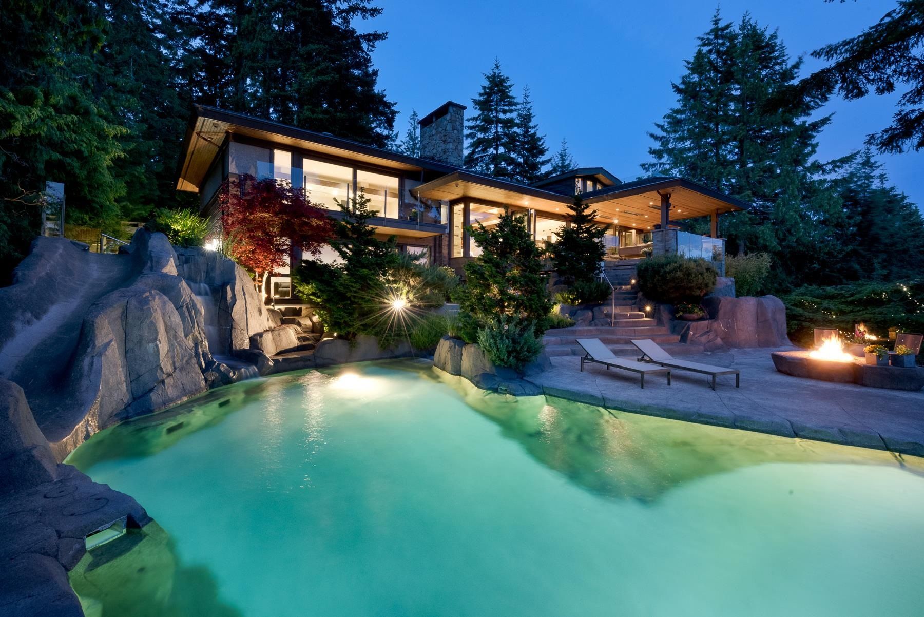 Main Photo: 4720 WOODVALLEY Place in West Vancouver: Cypress Park Estates House for sale : MLS®# R2714274