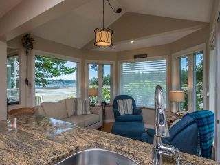 Photo 4: 1637 Acacia Rd in Nanoose Bay: PQ Nanoose House for sale (Parksville/Qualicum)  : MLS®# 760793