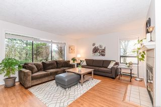 Photo 1: 6 639 Kildew Rd in Colwood: Co Hatley Park Row/Townhouse for sale : MLS®# 952248
