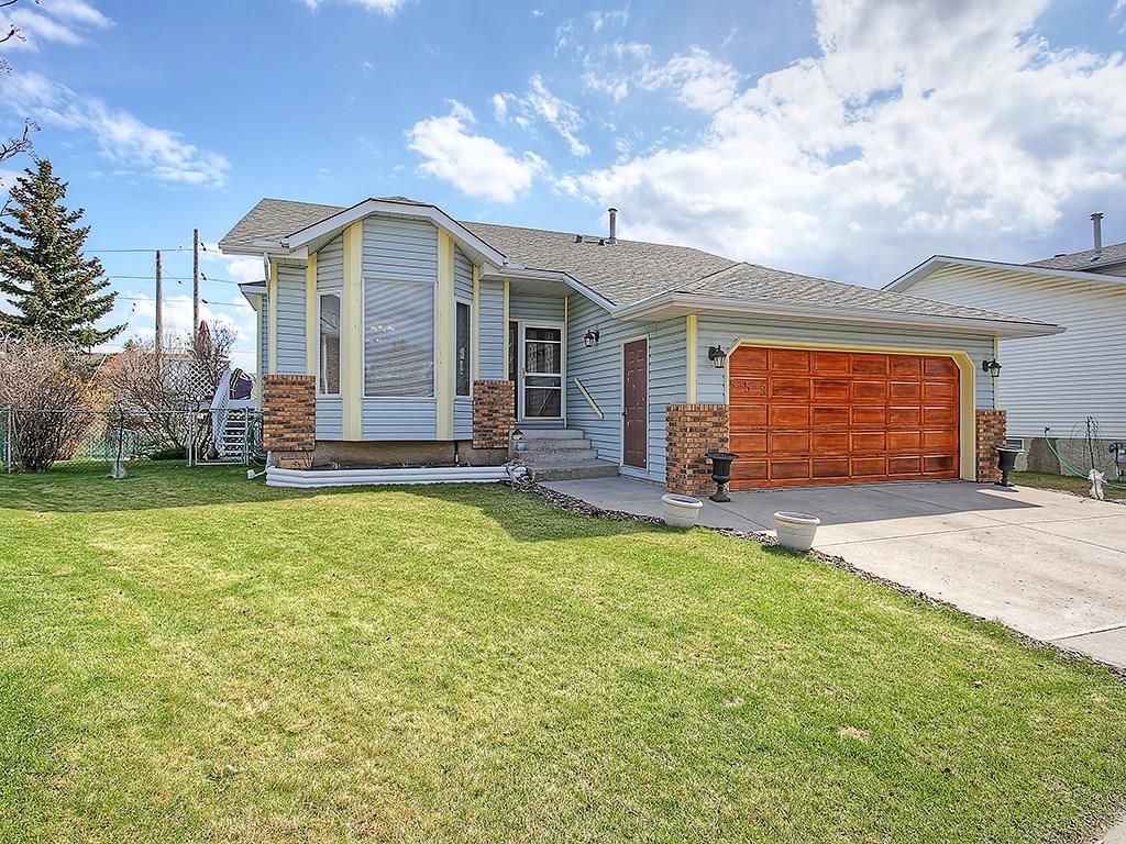 Main Photo: 359 HAWKCLIFF Way NW in Calgary: Hawkwood House for sale : MLS®# C4116388