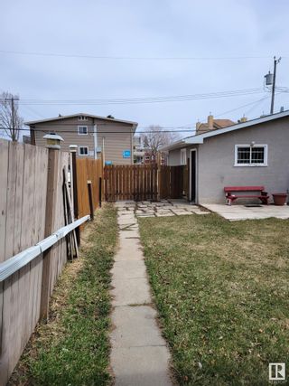 Photo 2: 11943 104 Street in Edmonton: Zone 08 House Duplex for sale : MLS®# E4295675