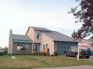 Photo 1: 138 POINT WEST Drive in Winnipeg: Fort Garry / Whyte Ridge / St Norbert Single Family Detached for sale (South Winnipeg)  : MLS®# 2613733
