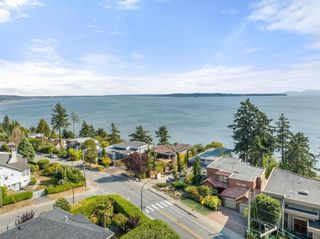 Photo 31: 14140 MARINE Drive: White Rock House for sale in "White Rock" (South Surrey White Rock)  : MLS®# R2746255