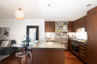 Photo 6: 309 1055 RICHARDS Street in Vancouver: Downtown VW Condo for sale in "DONOVAN" (Vancouver West)  : MLS®# R2700044