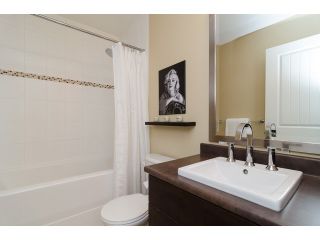 Photo 15: 1 15405 31ST Avenue in Surrey: Grandview Surrey Townhouse for sale in "NUVO 2" (South Surrey White Rock)  : MLS®# F1430709