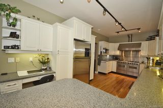 Photo 5: 653 Grenville Ave in Esquimalt: Es Rockheights Half Duplex for sale : MLS®# 663980