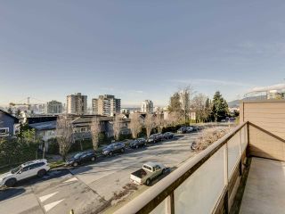 Photo 4: 17 220 E 4TH Street in North Vancouver: Lower Lonsdale Townhouse for sale in "Custer Court" : MLS®# R2538905