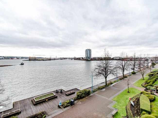 Main Photo: 401 12 K DE K COURT in New Westminster: Quay Condo for sale ()  : MLS®# R2430871
