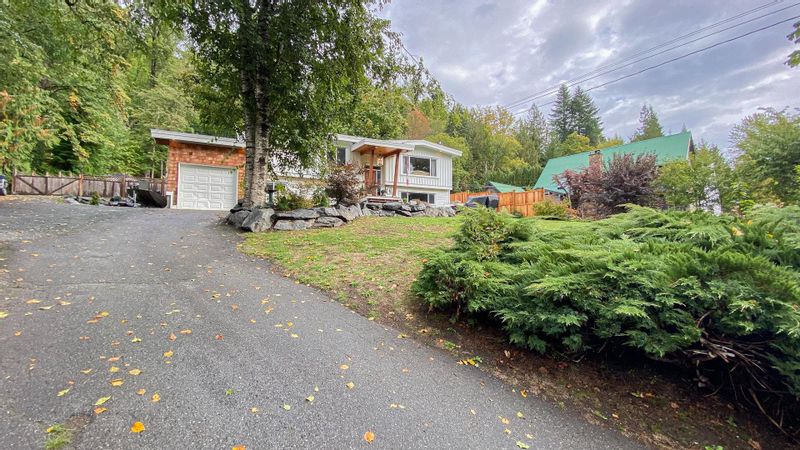 FEATURED LISTING: 47913 HANSOM Road Chilliwack