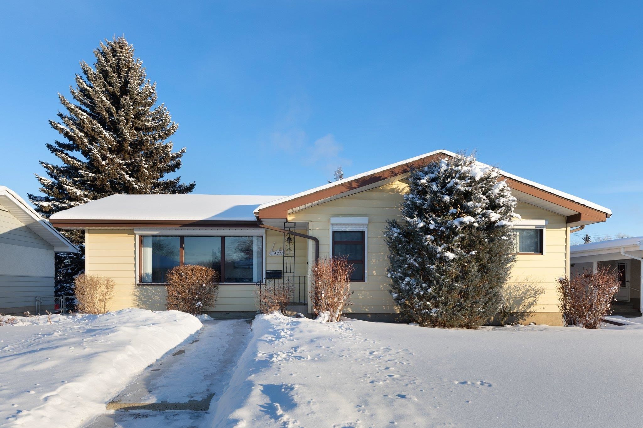 Main Photo: 4711 117A Street in Edmonton: Zone 15 House for sale : MLS®# E4272914