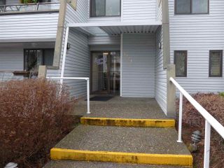 Photo 1: 302 1341 GEORGE Street: White Rock Condo for sale in "Ocean  View" (South Surrey White Rock)  : MLS®# R2429282