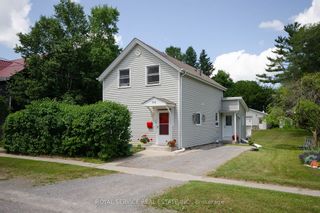 Photo 1: 84 Strachan Street: Port Hope House (1 1/2 Storey) for sale : MLS®# X8409790