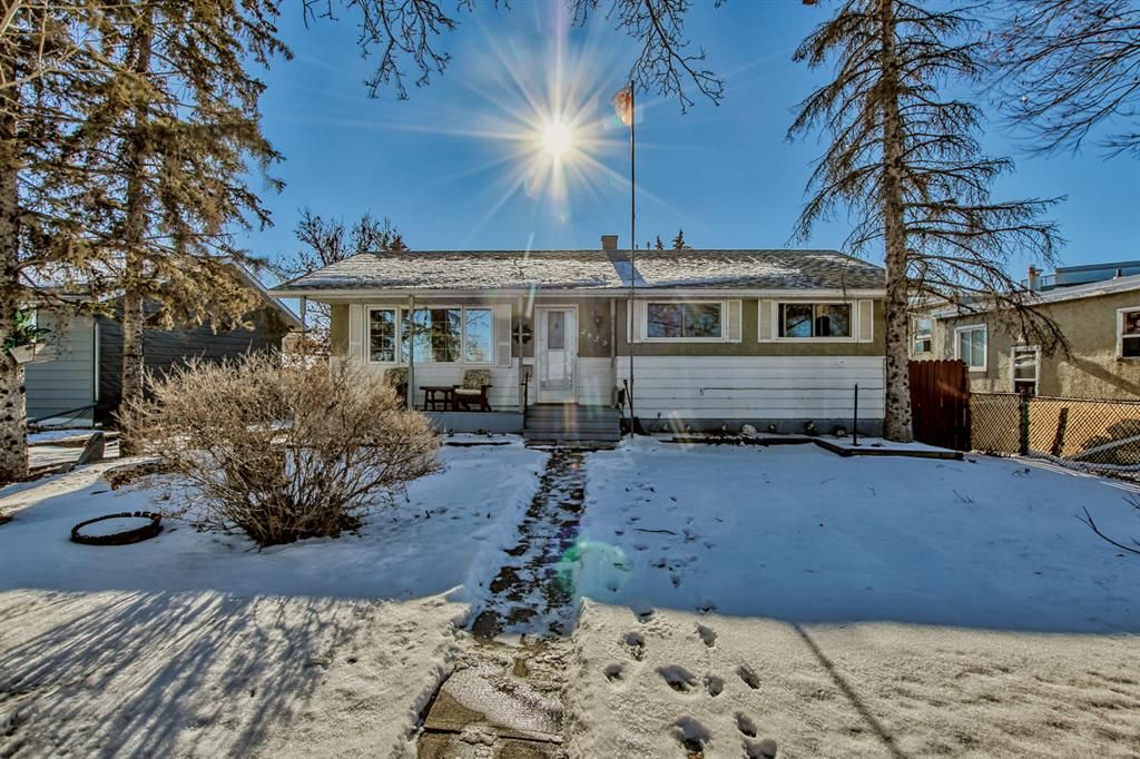 Main Photo: 2439 52 Avenue SW in Calgary: North Glenmore Park Detached for sale : MLS®# A2028594
