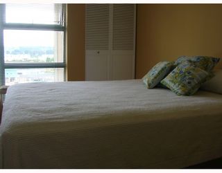 Photo 6: 403 98 10TH Street in New_Westminster: Downtown NW Condo for sale in "PLAZA POINT" (New Westminster)  : MLS®# V778838