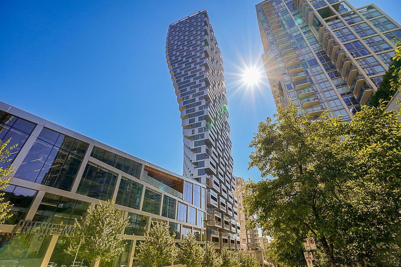 Main Photo: 2801 1480 HOWE STREET in Vancouver: Yaletown Condo for sale (Vancouver West)  : MLS®# R2740588