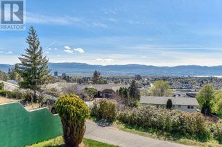 Photo 38: 892 Mount Royal Drive in Kelowna: House for sale : MLS®# 10312978