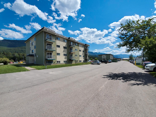 Photo 1: Multi-family apartment building for sale Sparwood BC: Multifamily for sale : MLS®# 2461186