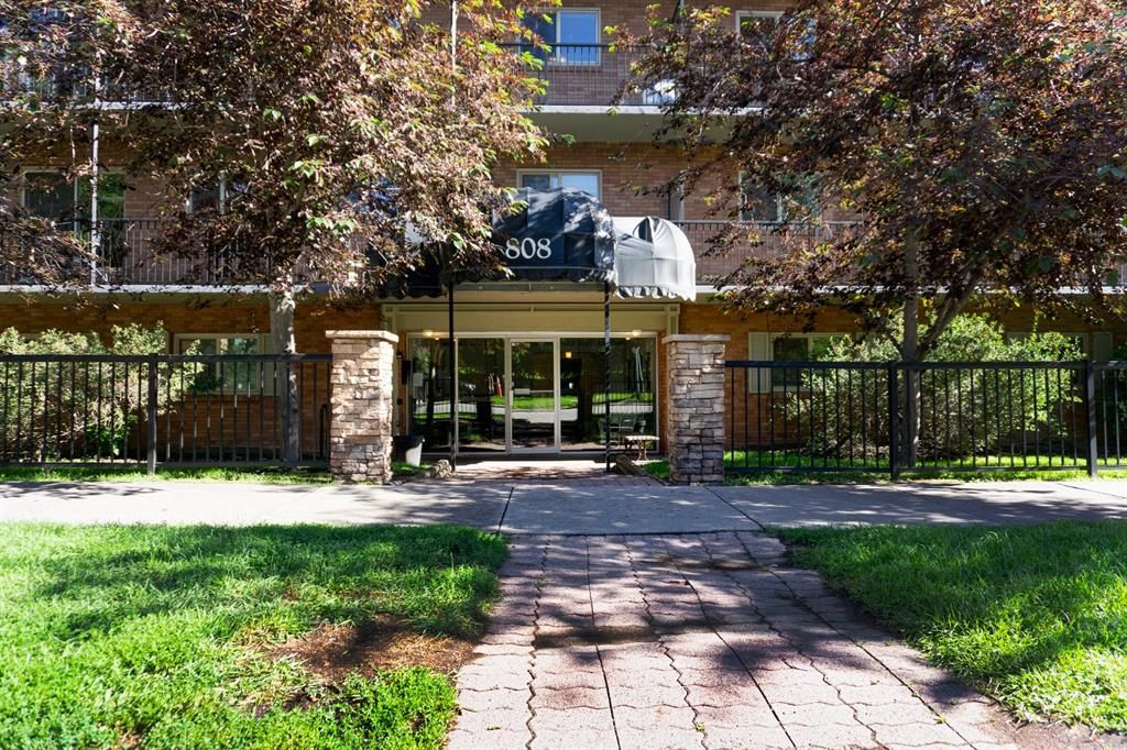 Main Photo: 101 808 Royal Avenue SW in Calgary: Lower Mount Royal Apartment for sale : MLS®# A1233312