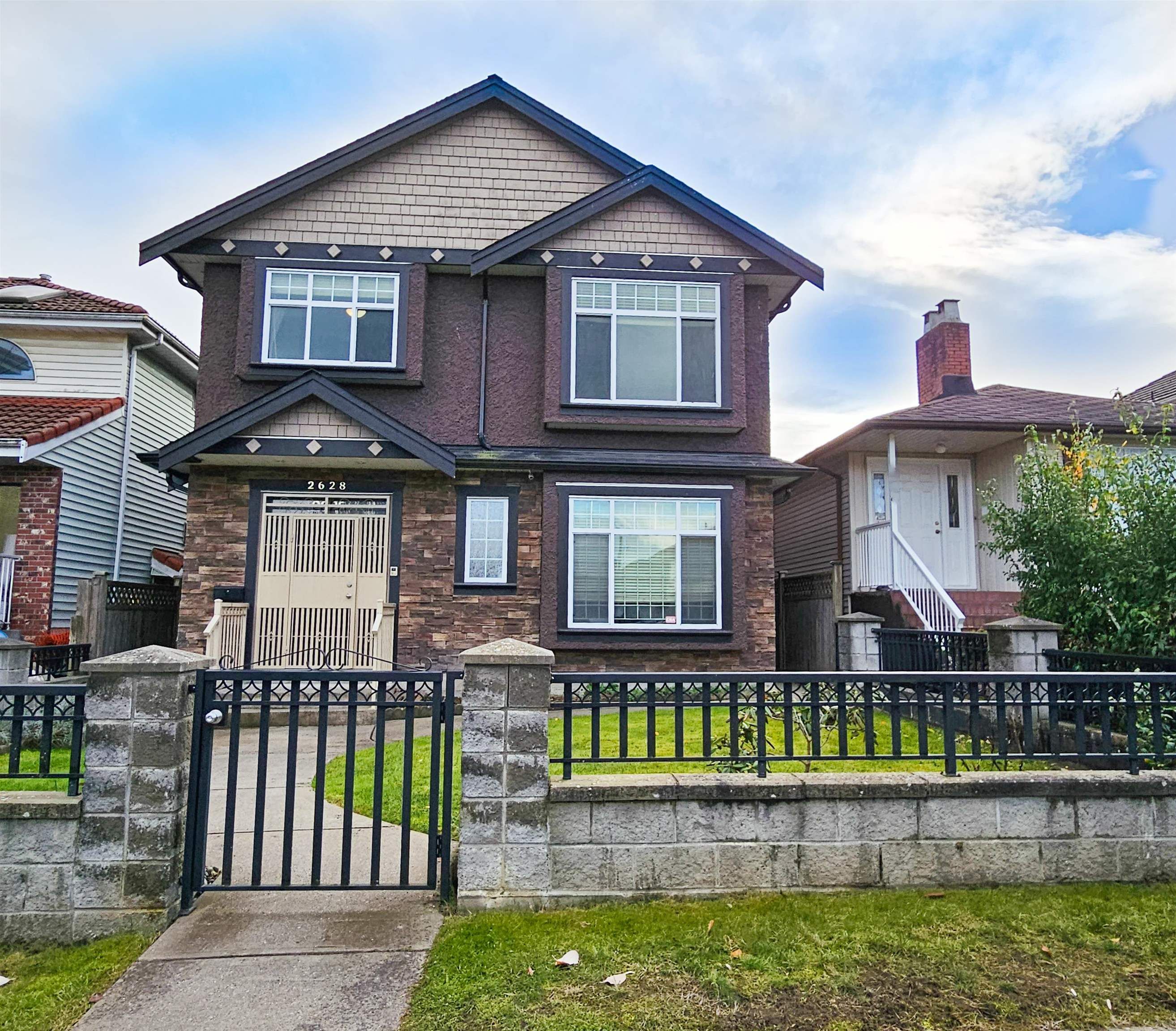 Main Photo: 2628 E 42ND Avenue in Vancouver: Killarney VE House for sale (Vancouver East)  : MLS®# R2833670