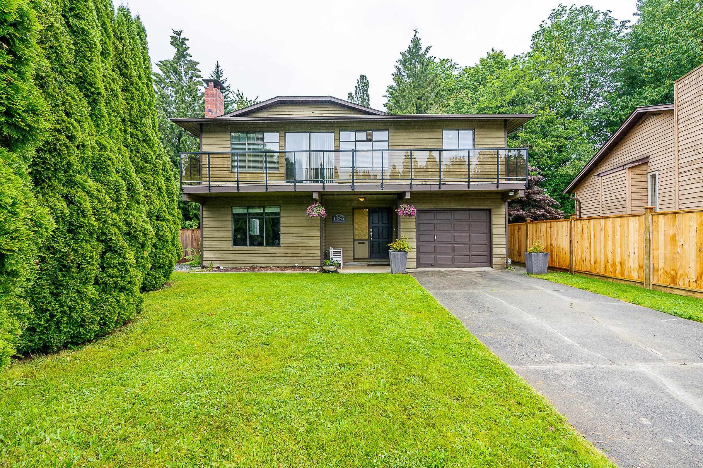 Main Photo: 1257 PLYMOUTH Crescent in Port Coquitlam: Oxford Heights House for sale in "OXFORD HEIGHTS" : MLS®# R2706926