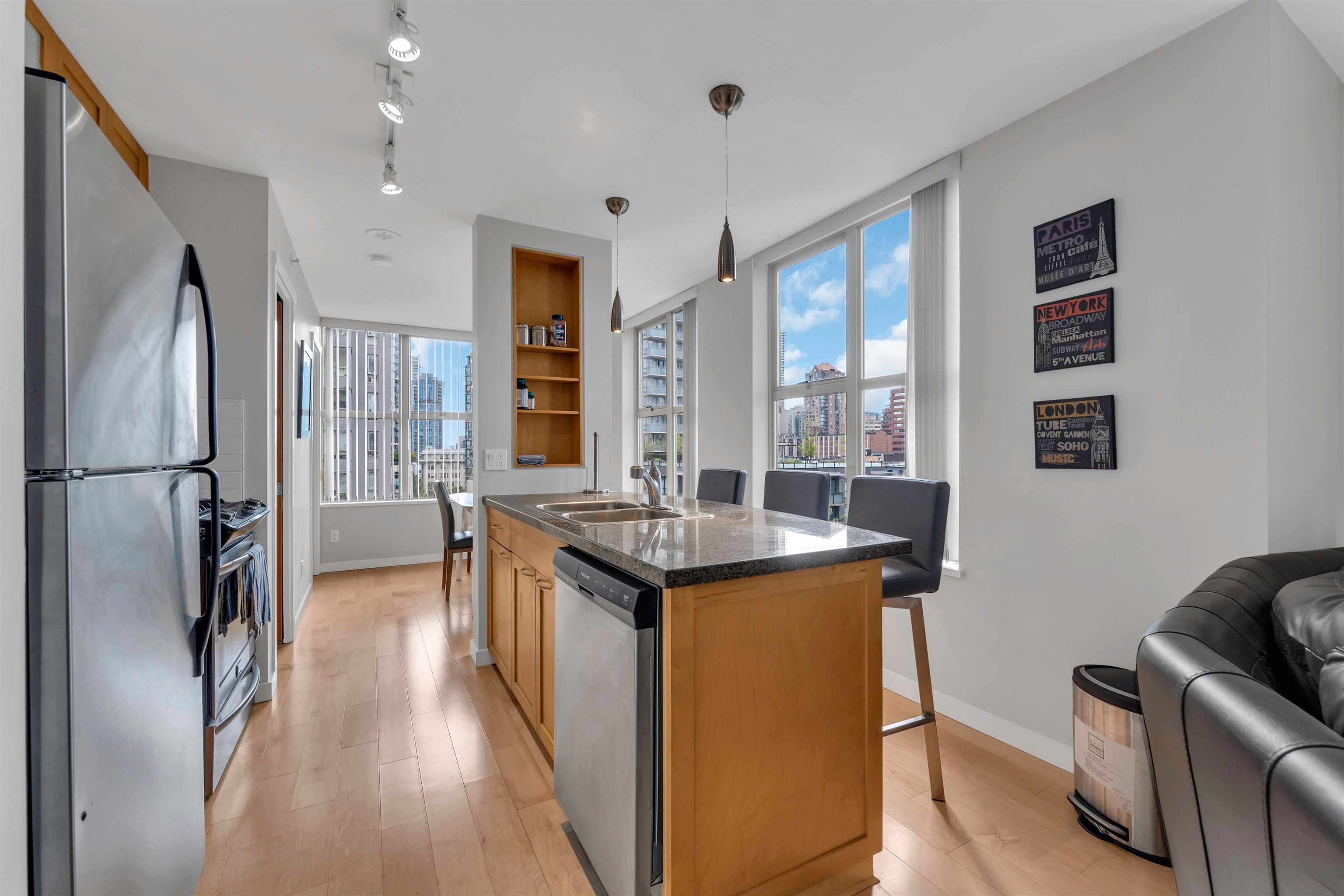 Main Photo: 902 989 RICHARDS Street in Vancouver: Downtown VW Condo for sale (Vancouver West)  : MLS®# R2785539