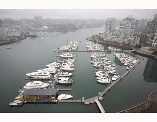 Photo 2: 2706 1033 MARINASIDE Crescent in Vancouver: False Creek North Condo for sale in "QUAYWEST 1" (Vancouver West)  : MLS®# V748425