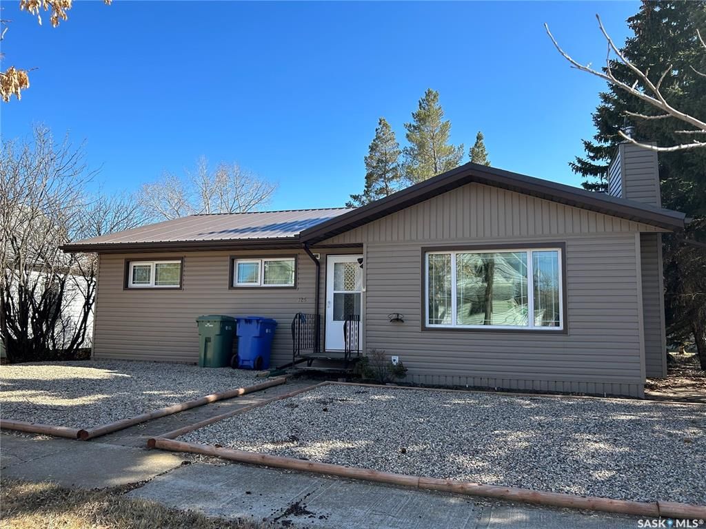Main Photo: 325 Queen Street in Imperial: Residential for sale : MLS®# SK927905