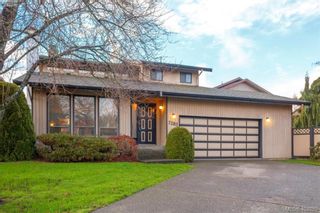 Photo 1: 1283 Santa Maria Pl in VICTORIA: SW Strawberry Vale House for sale (Saanich West)  : MLS®# 804520