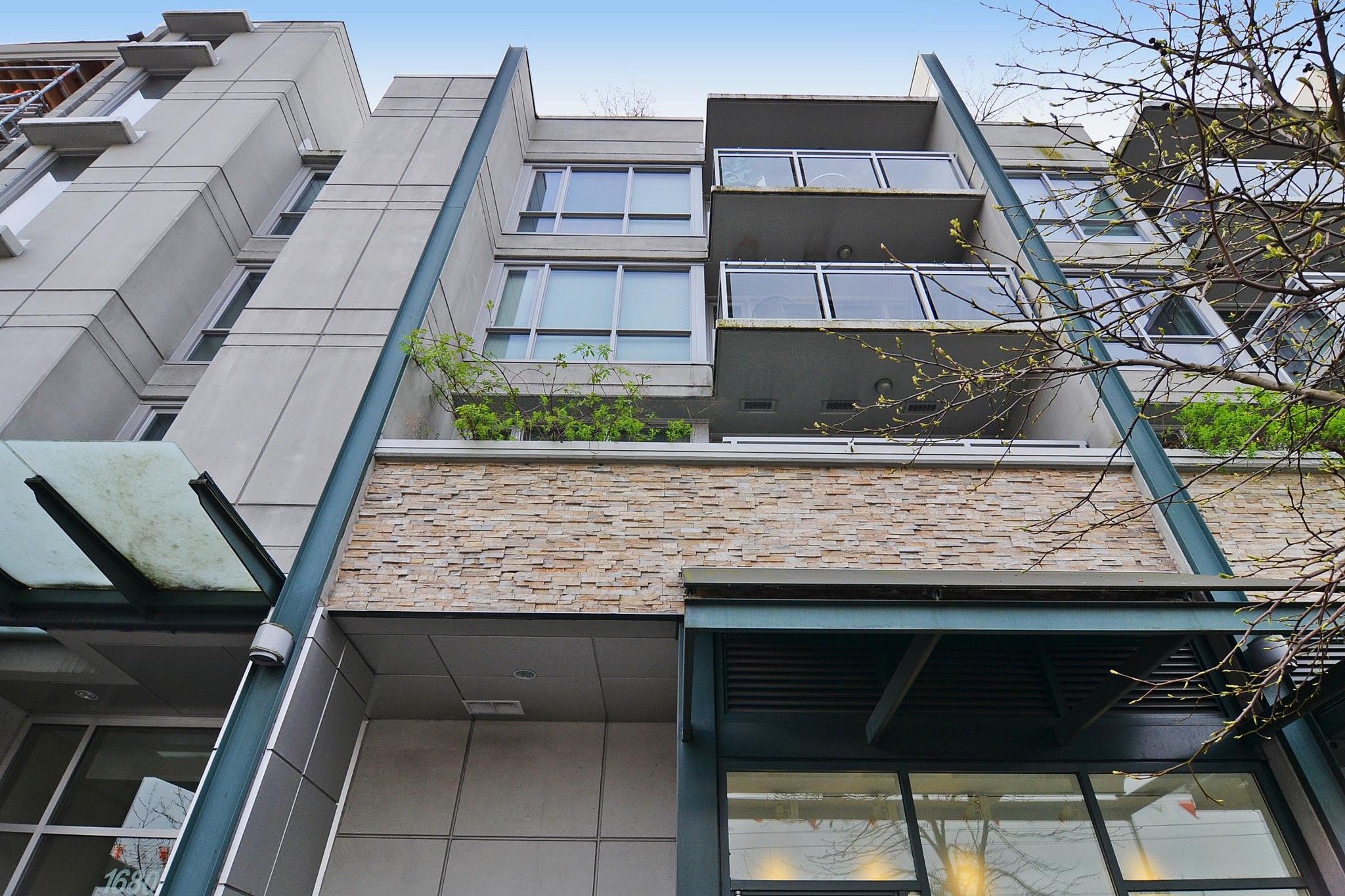 Main Photo: 210 1680 W 4TH Avenue in Vancouver: False Creek Condo for sale in "MANTRA" (Vancouver West)  : MLS®# R2509227