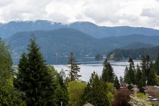 Photo 3: 2122 CLIFFWOOD Road in North Vancouver: Deep Cove House for sale : MLS®# R2688303