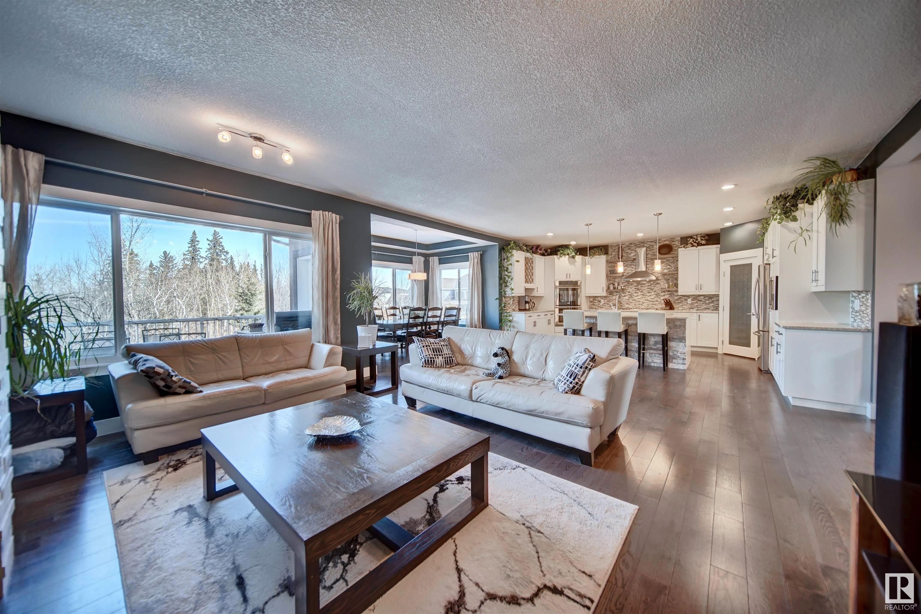 Main Photo: 1214 CHAHLEY Landing in Edmonton: Zone 20 House for sale : MLS®# E4280295