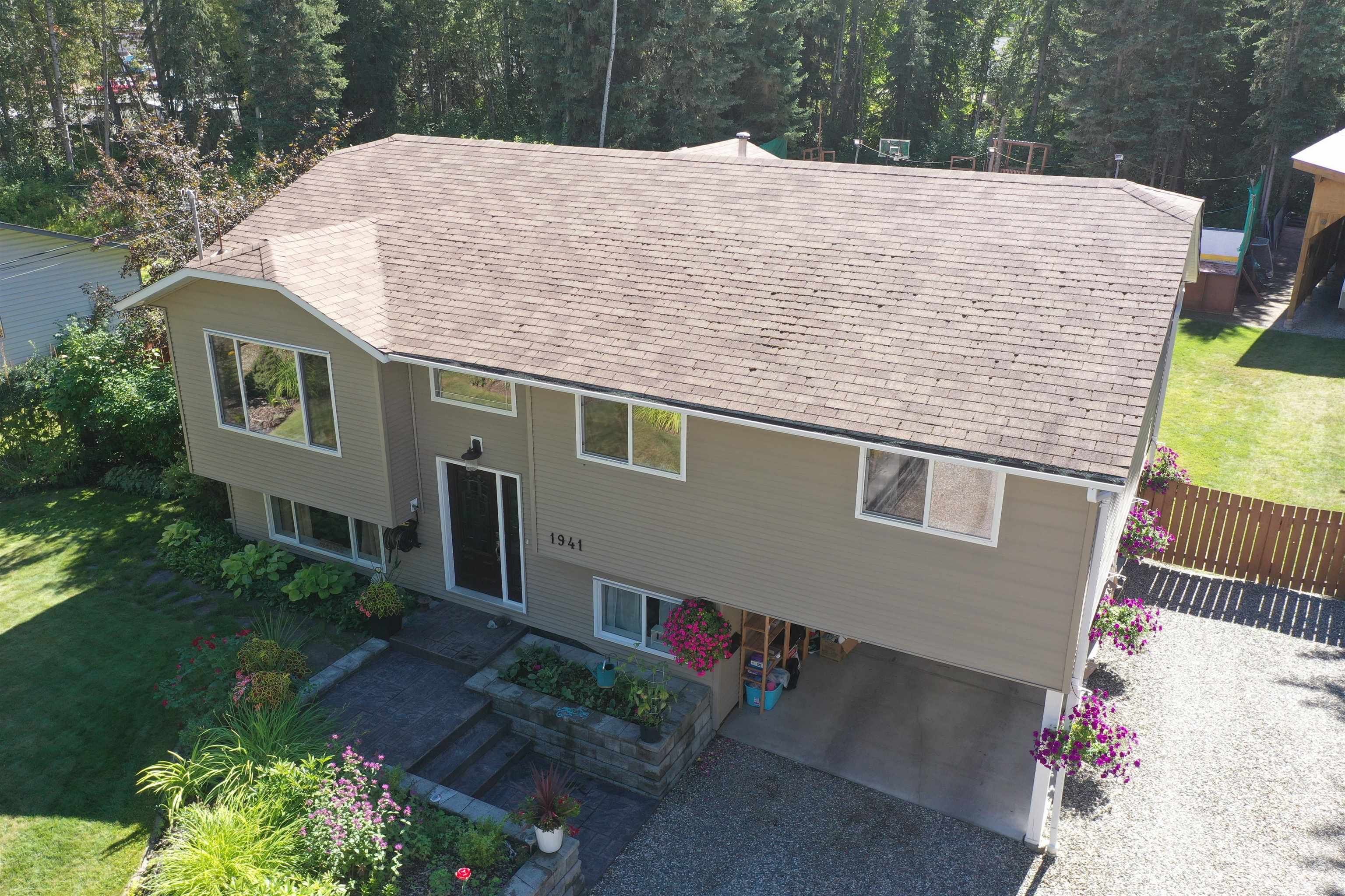 Main Photo: 1941 MAPLE Drive in Quesnel: Red Bluff/Dragon Lake House for sale in "Red Bluff/Dragon Lake" : MLS®# R2764162