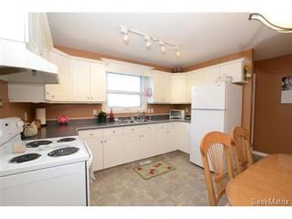 Photo 5: 1056 HOWSON Street in Regina: Mount Royal Single Family Dwelling for sale (Regina Area 02)  : MLS®# 486390
