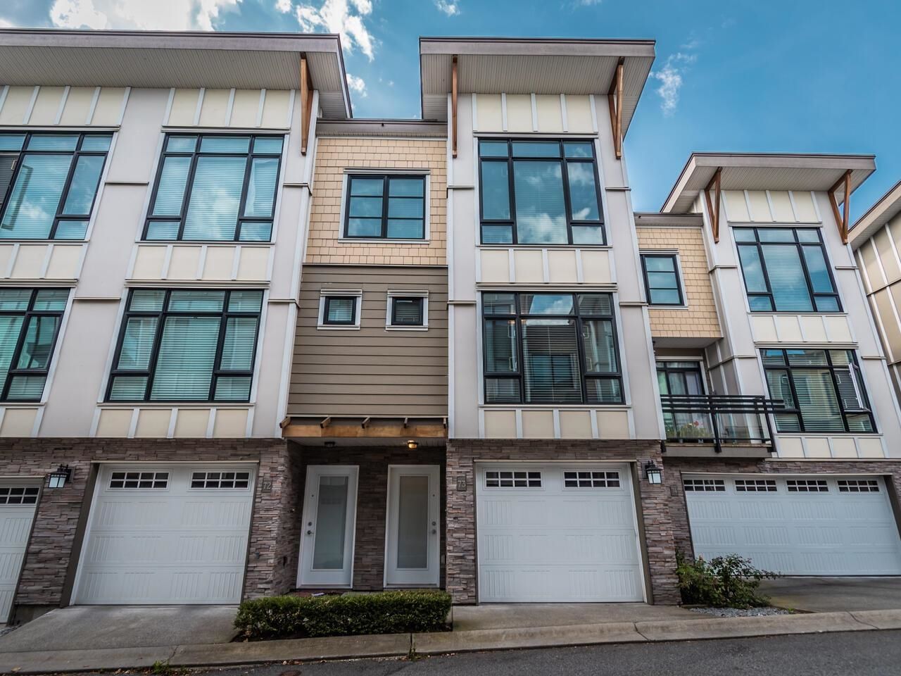 Main Photo: 73 9989 E BARNSTON Drive in Surrey: Fraser Heights Townhouse for sale (North Surrey)  : MLS®# R2734029