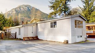 Main Photo: 13 39884 GOVERNMENT Road in Squamish: Northyards Manufactured Home for sale in "Sousters" : MLS®# R2837691