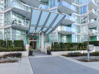 Photo 1: 708 199 VICTORY SHIP Way in North Vancouver: Lower Lonsdale Condo for sale in "TROPHY @ THE PIER" : MLS®# R2445451