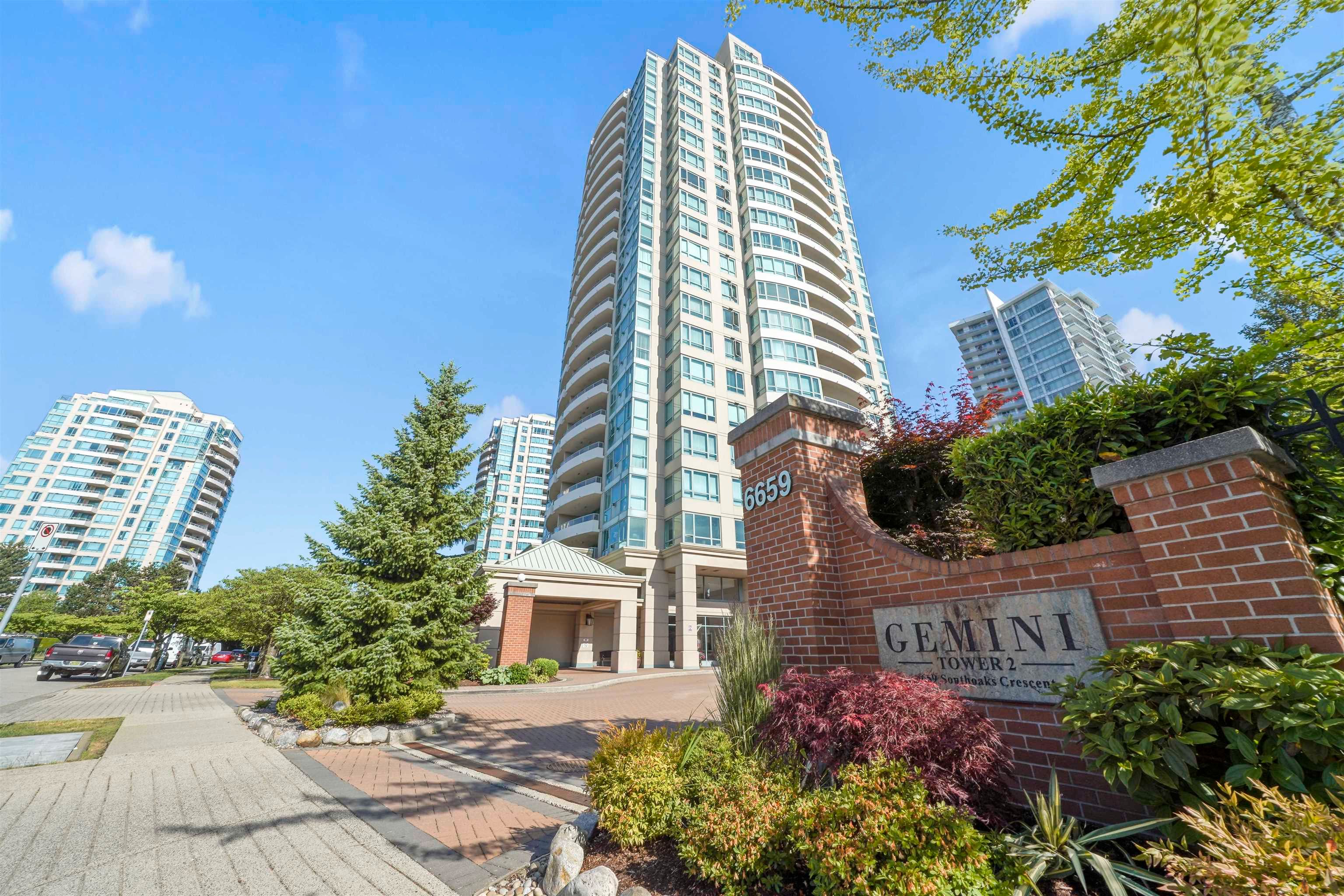 Main Photo: 1002 6659 SOUTHOAKS Crescent in Burnaby: Highgate Condo for sale (Burnaby South)  : MLS®# R2788104