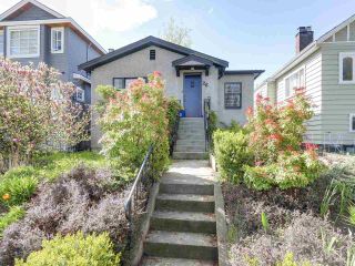 Photo 1: 28 E 19TH Avenue in Vancouver: Main House for sale in "MAIN" (Vancouver East)  : MLS®# R2161603